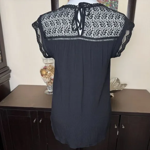 Daniel Rainn Blouse Sz M Black Rayon Ladder Stitch Lace Crochet Cap Sleeves - Picture 4 of 9